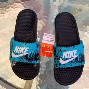 NEW .. NIKE BENASSI  SLIDES